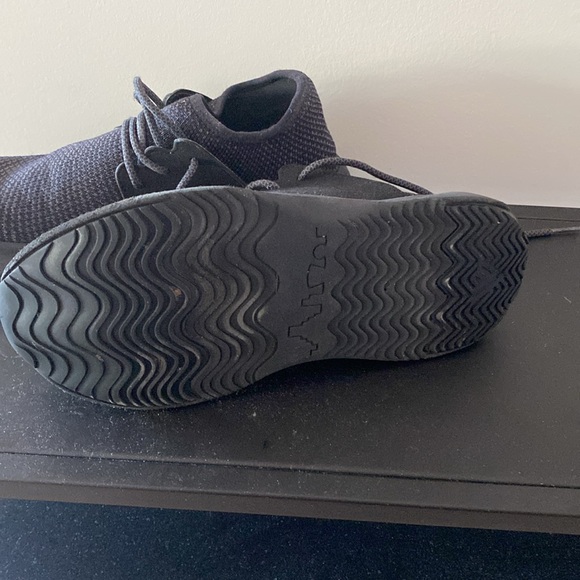 𝅺VESSI • Everyday All Black Sneaker - Picture 3 of 5